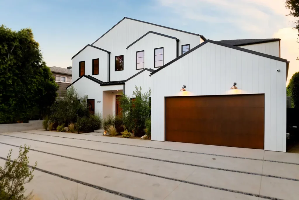 A pressure washed house in pasadena