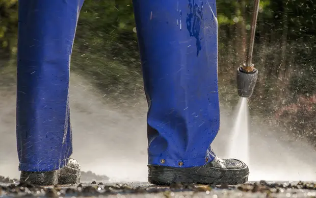 pressure washing pavement