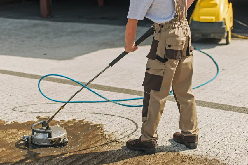 El Monte house power washing driveway