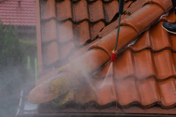 Cleaning dirty roof
