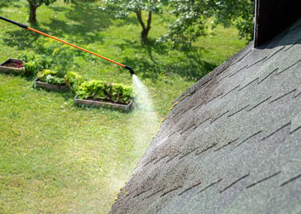 Cleaning roof dirt with using pressure washing jet