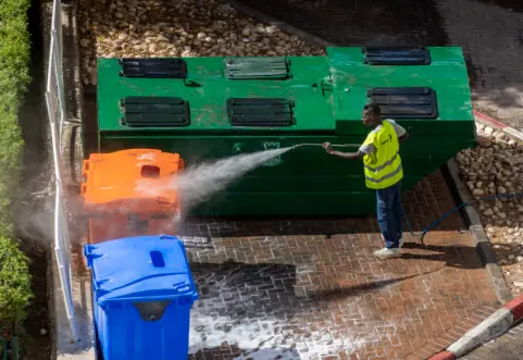 Pressure washing garbage can