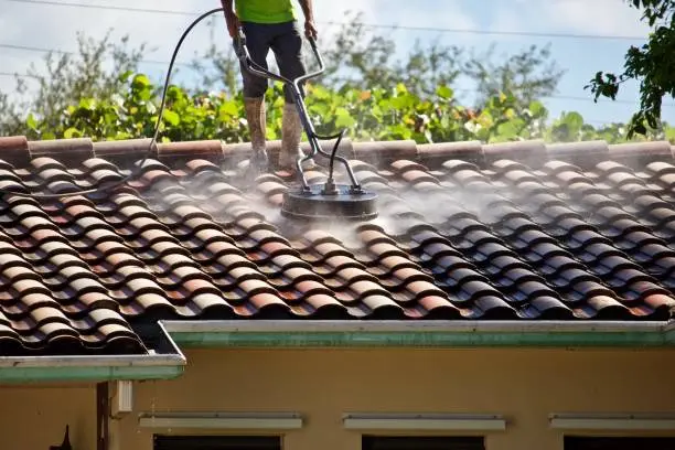 Cleaning roof stains with pressure washing machine